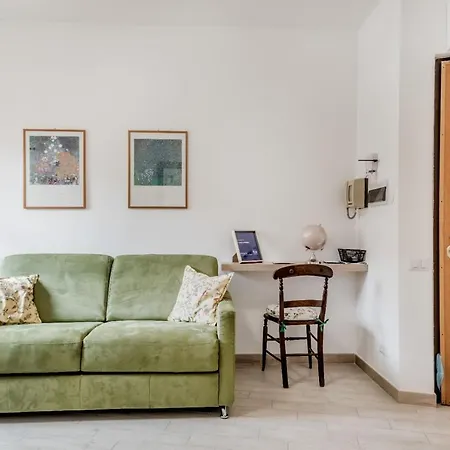 Frezza's Holidays בית נופש *